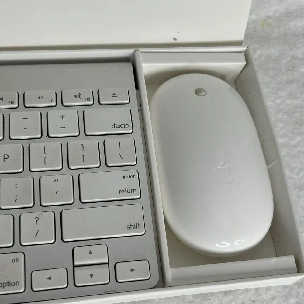 apple magic keyboard and mouse in box A1314 A1197 EUC Back to School
